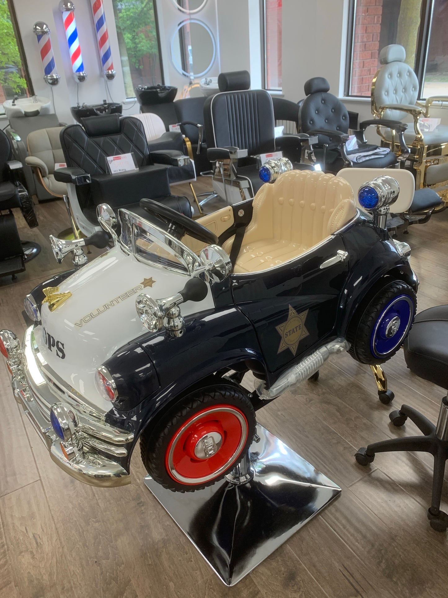 BeautéSync® Kids Barber Chair