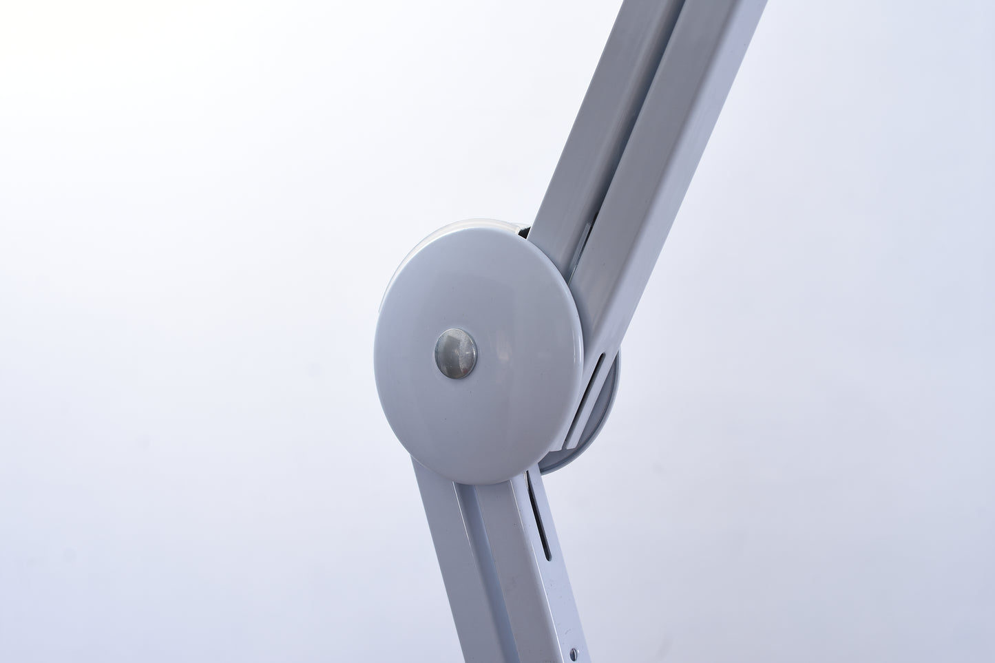 BeautéSync® LED Magnifying Lamp Clamp