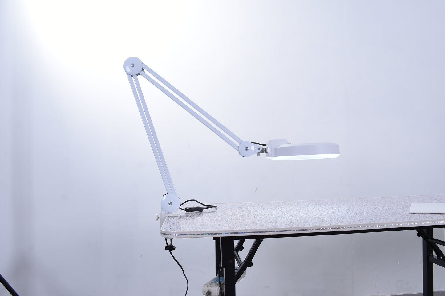 BeautéSync® LED Magnifying Lamp Clamp