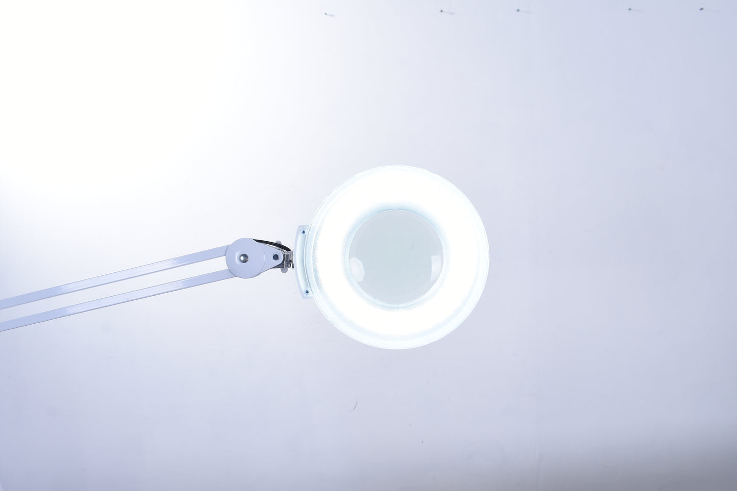 BeautéSync® LED Magnifying Lamp Clamp