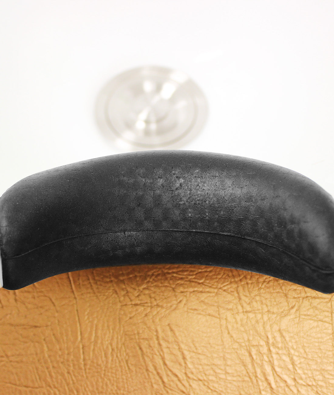 BeautéSync® Shampoo Chair with Black PVC leather, Ceramic Basin & High-Density Sponge