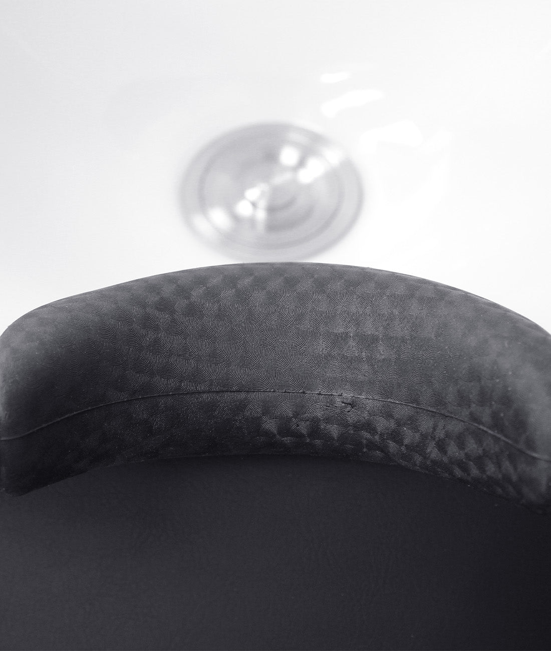 BeautéSync® Shampoo Chair with Black PVC leather, Ceramic Basin & High-Density Sponge