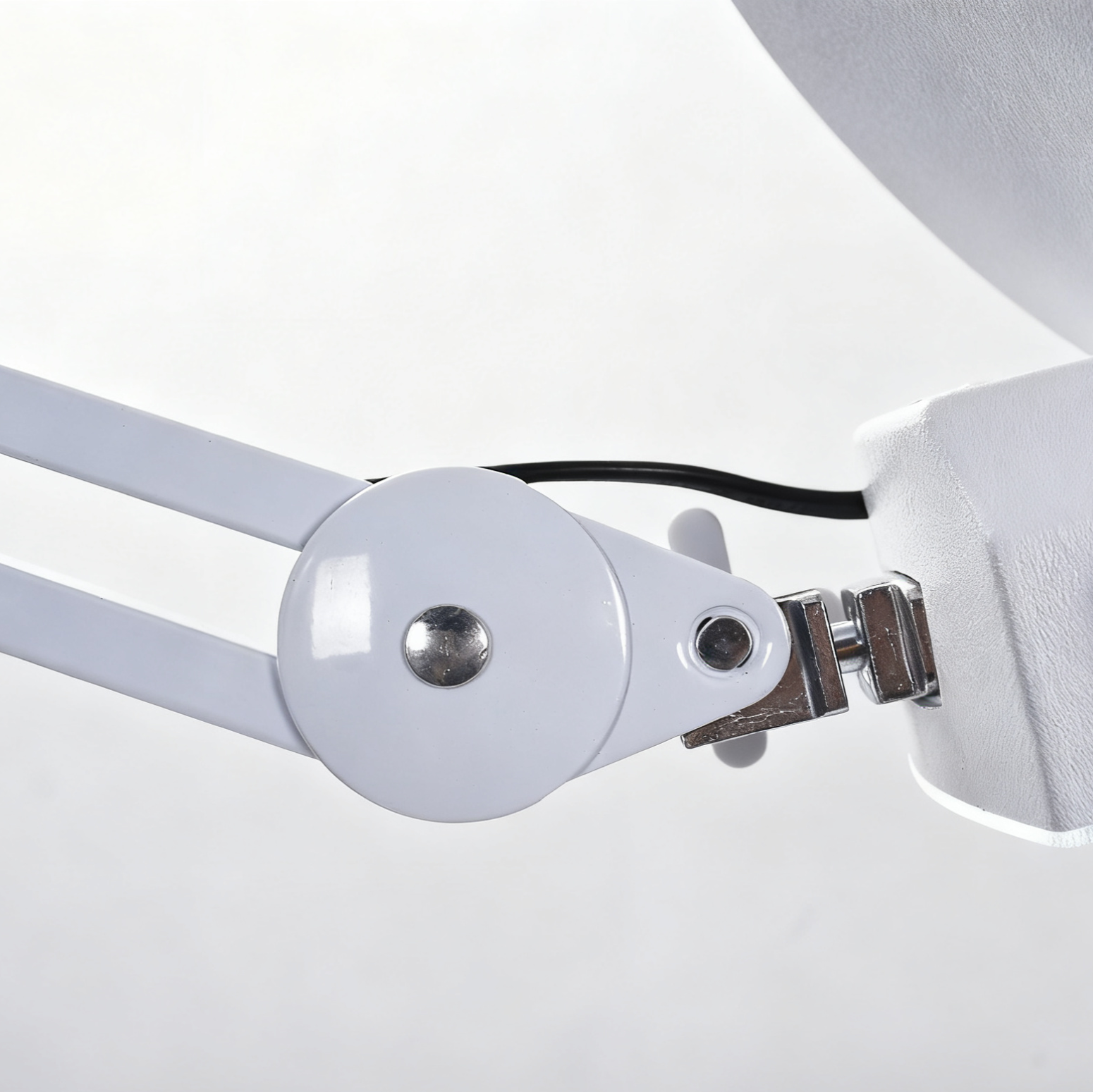 BeautéSync® LED Magnifying Lamp secure clamp mount connection detail for stable surface attachment