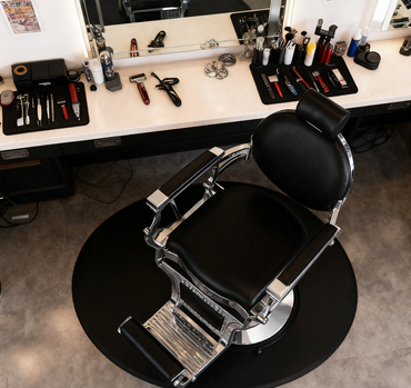 BeautéSync® Deluxe Hydraulic Barber Chair – Silver Chrome Frame & Black PVC Leather, Vintage Button Backrest