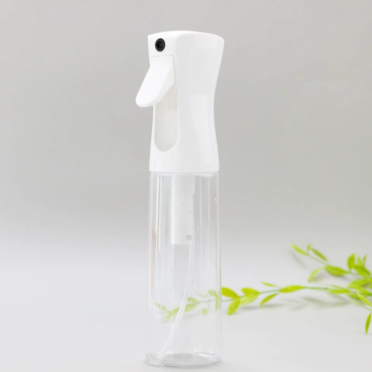 BeautéSync Refillable Hair Salon Spray Bottle – Fine Mist Water Sprayer for Haircut, Styling, and Barber Use